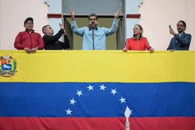 ‘I WON’ Venezuelan President Nicolas Maduro with his wife Cilia Flores gestures as he delivers a speech to supporters during a rally at the Miraflores presidential palace in Caracas on Aug. 1, 2024. AFP Photo
