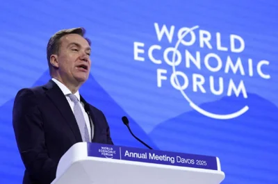 Глава Давосского форума ушел в отставку из-за связей с Эпштейном