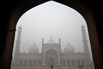 Toxic smog persists over north India