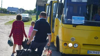 На Сумщині примусово евакуюють дітей з батьками із 90 населених пунктів