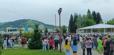 Около 2 тысяч человек вышли на митинг против уничтожения сельсоветов в Республике Алтай