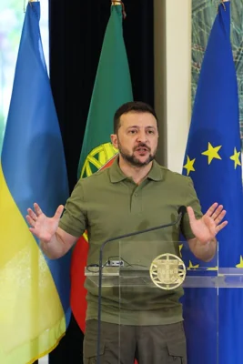 volodymyr zelensky addresses press in madrid