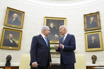 President Joe Biden (right) talks with Israeli Prime Minister Benjamin Netanyahu (left) in the Oval Office of the White House in Washington, July 25, 2024. AP PHOTO