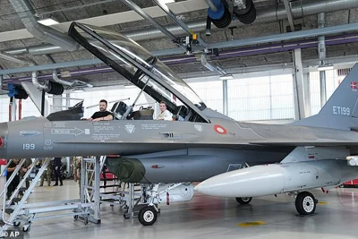 Ukrainian President Volodymyr Zelensky, left, and Denmark's Prime Minister Mette Frederiksen sit in a F-16 fighter jet at Skrydstrup Airbase, in Vojens, Denmark, Sunday, Aug. 20, 2023