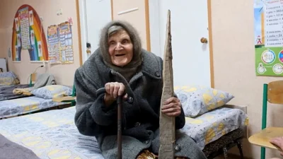 98-летнюю Лидию Степановну вывезли в безопасное место сотрудники полиции