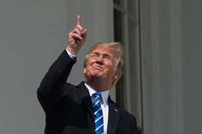 TOPSHOT-US-SOLAR-ECLIPSE-TRUMP