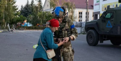 Украинский военный и жительница российской Суджи