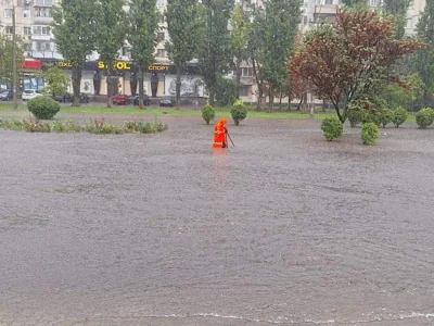 Затопленный проспект Небесной Сотни