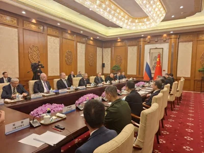 AMERICA IN MIND Sergei Shoigu, secretary of Russia’s Security Council, and China’s Foreign Minister Wang Yi and their respective delegations hold a meeting in the Chinese capital Beijing on Nov. 12, 2024. PHOTO FROM THE RUSSIAN SECURITY COUNCIL VIA AFP