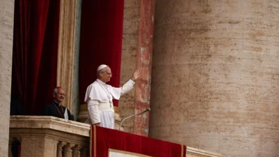 Папа римский в первой молитве призвал к миру в Украине и Газе