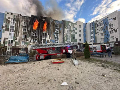 В Белгороде дрон врезался в многоэтажку, горят квартиры