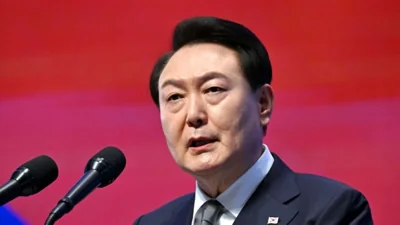 Суд в Сеуле выдал ордер на арест отстраненного от власти президента Южной Кореи