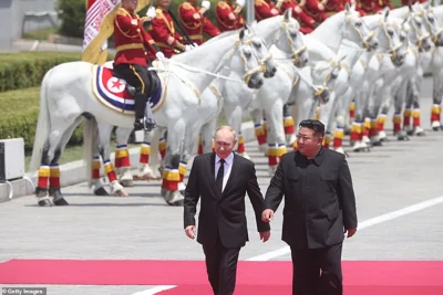 Russian President Vladimir Putin (L) and North Korean Supreme Leader Kim Jong Un (R) attend a welcoming ceremony on June 19, 2024 in Pyongyang, North Korea