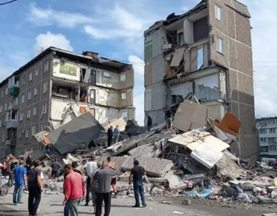 В России после взрыва обрушился целый подъезд многоэтажки