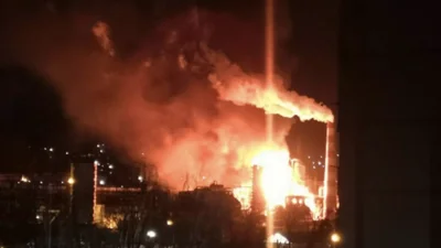 В Туапсе после атаки на нефтекомплекс загорелся резервуар с бензином