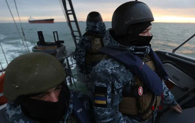 Моряки ЗСУ врятували п'ятьох людей, яких в Одесі віднесло у відкрите море