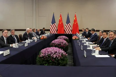 Two long tables at APEC with US and Chinese leaders on either side