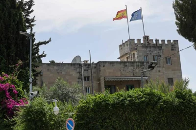 The Spanish and European Union flags flutter on the consulate of Spain building in the Sheikh Jarrah neighbourhood of Israeli-annexed east Jerusalem, May 22. AFP-Yonhap