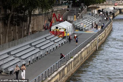 The open air spectacle will take place along a 6km stretch of the Seine River on Friday