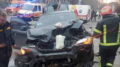 П'яний водій BMW X6 в'їхав у зупинку транспорту в Хмельницькому: троє загиблих