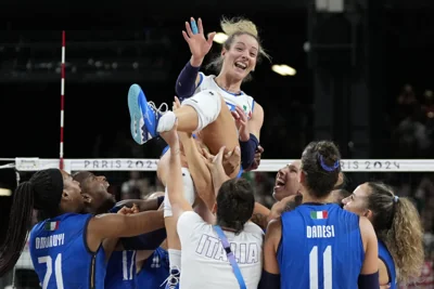 Italy beats defending champion U.S. for gold in women's volleyball