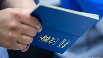 Мужчинам-украинцам за рубежом ограничат доступ к консульским услугам