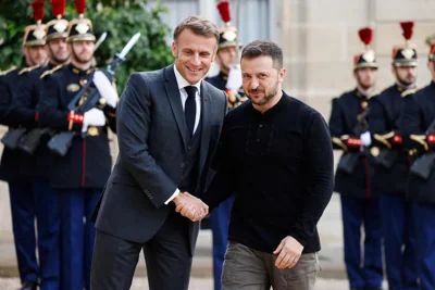 Zelensky meets Macron to discuss 'victory plan'