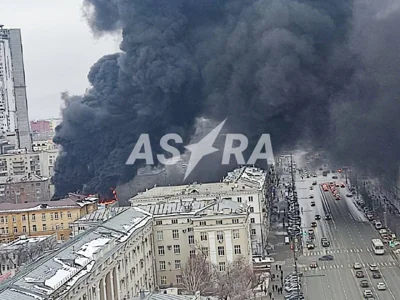 В Екатеринбурге люди выпрыгивают из окон загоревшейся клинической больницы, сообщают очевидцы