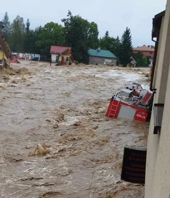 Місто в Польщі пішло під воду після прориву дамби. Фото: соцмережі