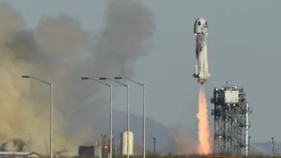 Кэти Перри совершила суборбитальный полет на ракете компании Blue Origin