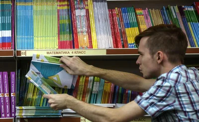 «Просвещение» отдаст в бюджет более ₽2 млрд из-за высоких цен на учебники