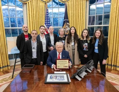 Вчера президент Дональд Трамп встретился с израильскими заложниками, которые сердечно поблагодарили его за освобождение