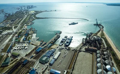 Беспилотники атаковали паром в порту Кавказ