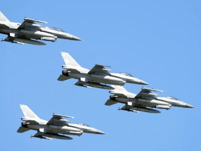 Bloomberg: Украина получила первые самолеты F-16