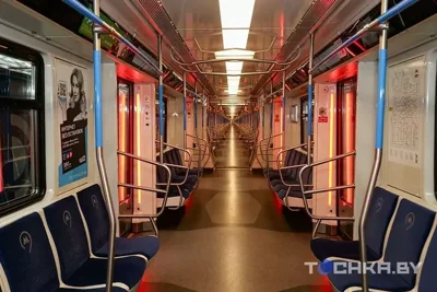 Российский поезд, который заменит штадлеровский, прибыл в минское метро. Вот как он выглядит