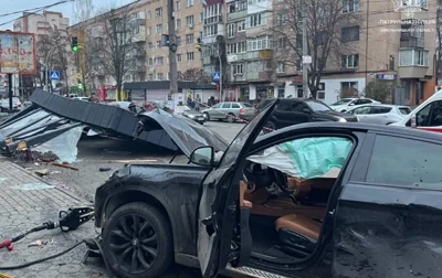 У Хмельницькому п'яний водій на BMW врізався у зупинку: є загиблі (фото)