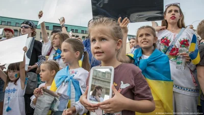 Чверть українських біженців хочуть залишитися закордоном назавжди - дослідження