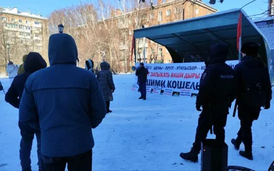 Несколько десятков человек вышли на митинг против утильсбора в Новосибирске