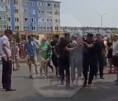 Конец света. Полиция разогнала жителей Краснодара, перекрывших проезжую часть, требуя включить электроэнергию