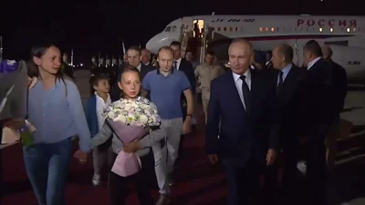 Путин встретил в аэропорту вернувшихся в рамках обмена заключенными россиян