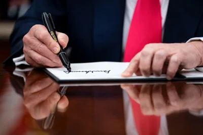 Trump Signs Orders on AI Education, College Accreditation