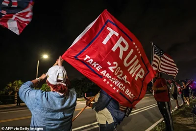 Supporters of former US president and Republican presidential candidate Donald Trump cheers near his Mar-a-Lago resort in Palm Beach