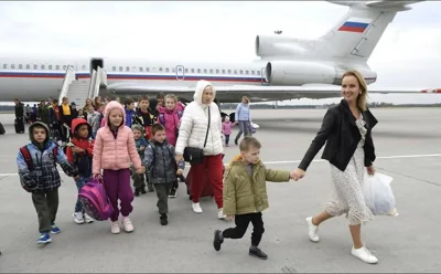 Мария Львова-Белова вывозит сирот из самопровозглашенной ДНР в Россию. 16 сентября 2022 года. Фото: kremlin.ru