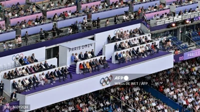 Paris bids triumphant 'au revoir' to Olympics