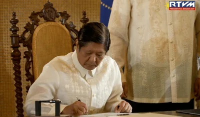 Marcos signs laws on Phl maritime zones, archipelagic sea lanes