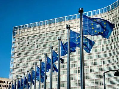 У ЄС закликали вжити термінових заходів проти Угорщини за видавання віз росіянам