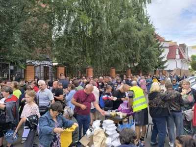 В Курске продолжают увеличиваться очереди перед центрами выдач гуманитарной помощи