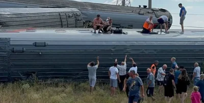 В РФ грузовик остановил пассажирский поезд Казань-Адлер