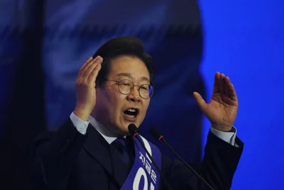 South Korea presidential race rocked by court ruling, resignations