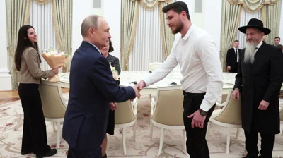 Гуманитарный акт века. Путин встретился с израильтянами, освобожденными из плена ХАМАС, и призвал поблагодарить группировку. Слова «плен» он, впрочем, всячески избегал